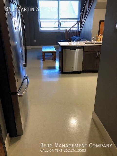 Building Photo - Loft Style Apartment