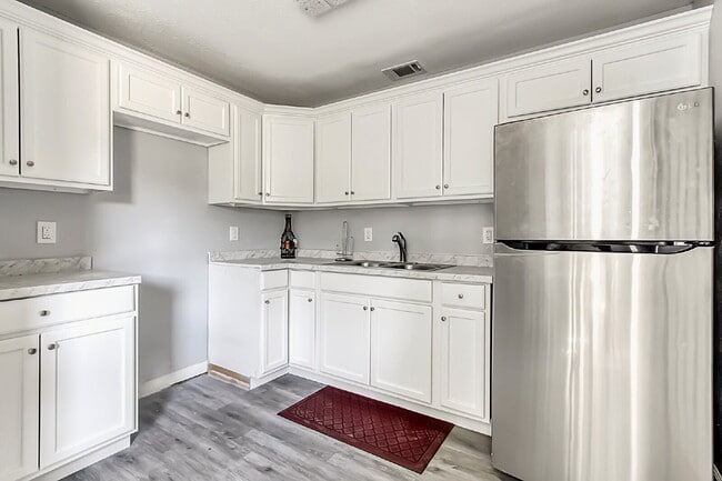 Building Photo - Beautiful Ranch Home in a Quiet Community.