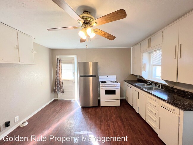 Building Photo - 2 br, 1 bath House - 301 E Blanchard Ave