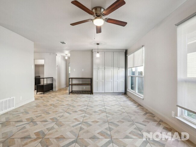 Foto del edificio - 2113 Courtney St