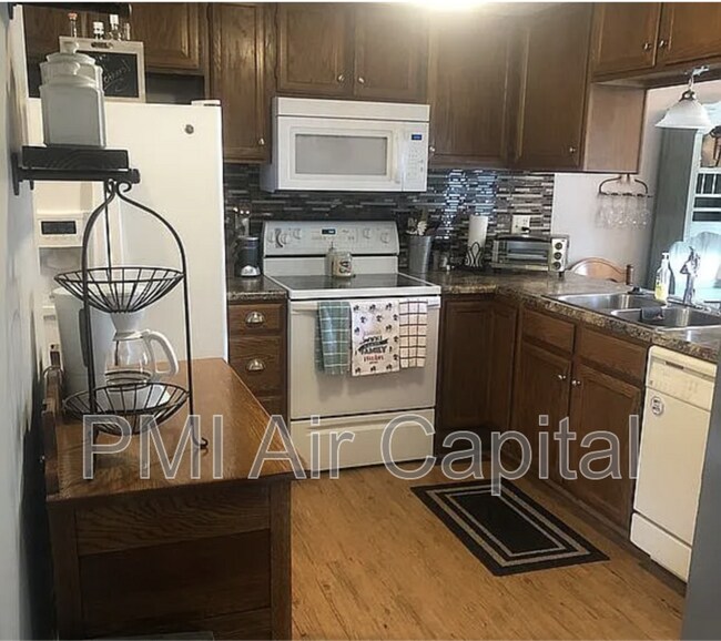 Foto del edificio - 8705 W 15th St N