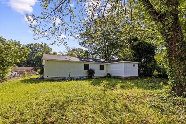 Foto del edificio - Stylish & Newly Renovated 4 Bedroom 2 Bath...