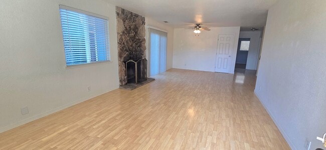Building Photo - 323 Kipps Ln