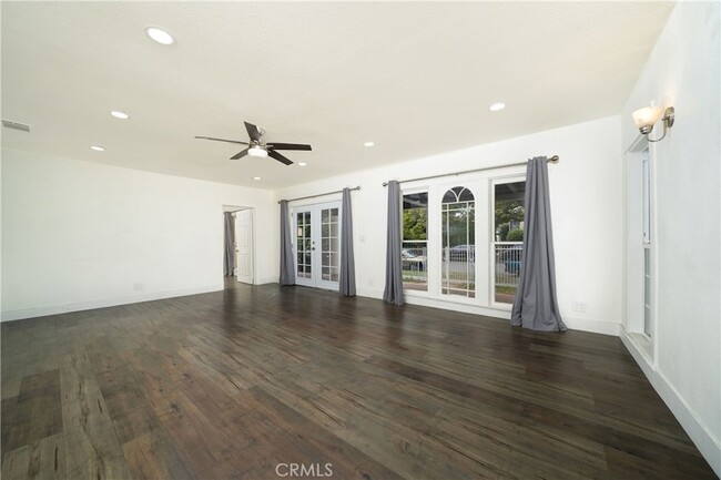 Building Photo - 201 S Orange Ave