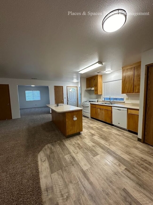 Building Photo - second20712