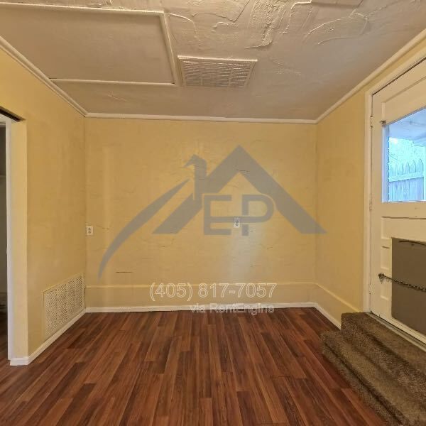 Photo - 2300 Carlton Way House