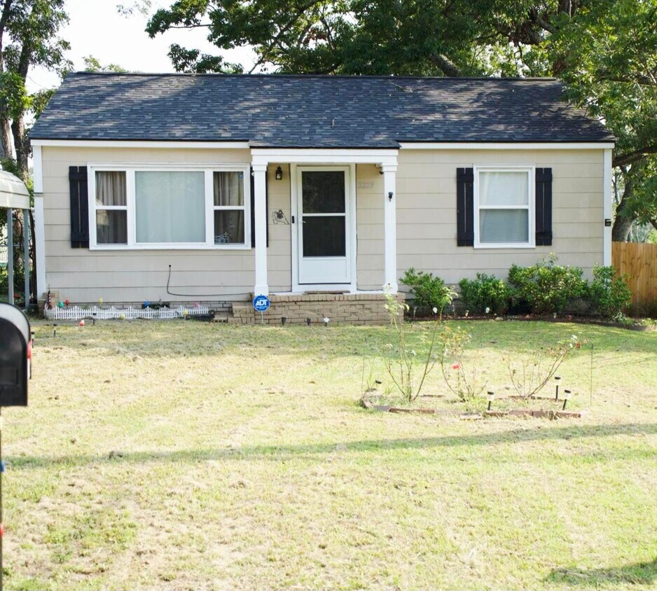 Primary Photo - 2229 Bandler Rd