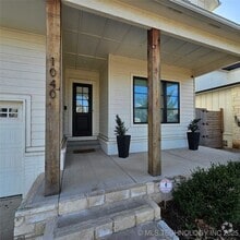 Building Photo - 1040 E 38th St