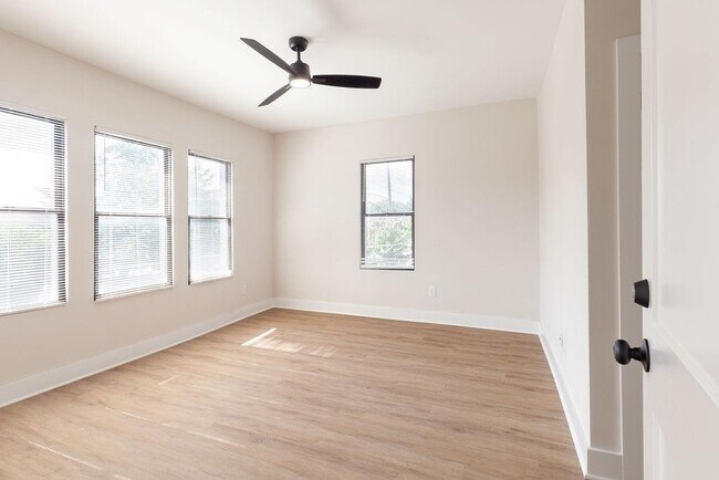 Foto del edificio - 504 Boulevard NE