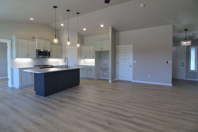 Building Photo - 5527 W 32nd Ave