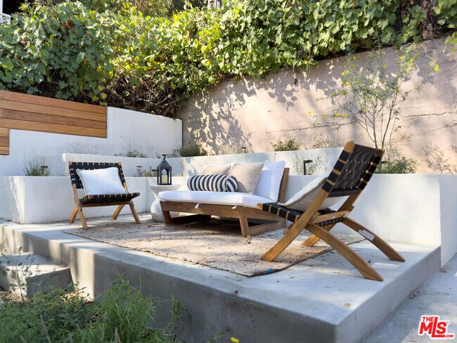 Foto del edificio - 2220 1/2 Aaron St