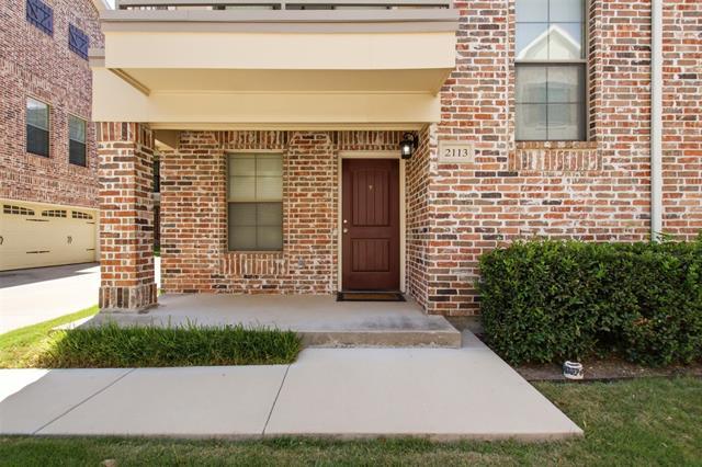 Foto del edificio - 2113 Grove Park Ln