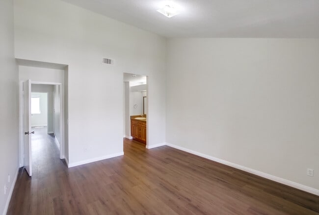 Foto del edificio - 11864 Bernardo Terrace