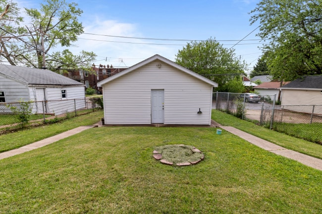 Building Photo - 4980 Fyler Ave