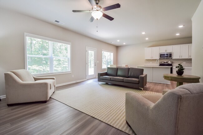 Foto del edificio - 3414 Sugarberry Dr