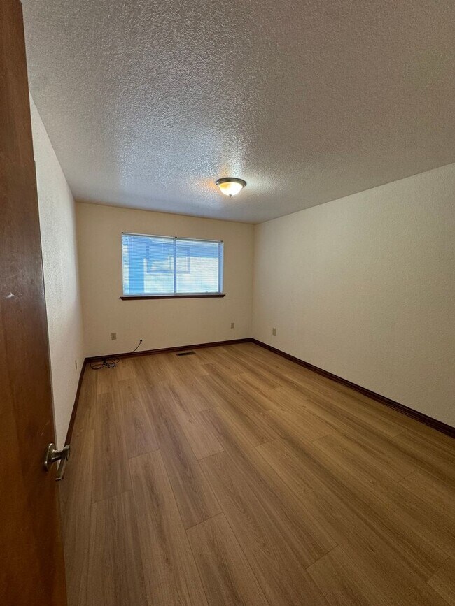 Foto del edificio - Beautiful Partial Lake View Home on the Golf Course – 3 Bed, 2 Bath, 1,680 Sq Ft in Lake of the P...