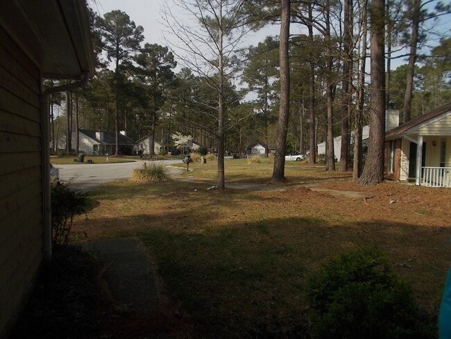 Building Photo - 1617 Jamestown Ct