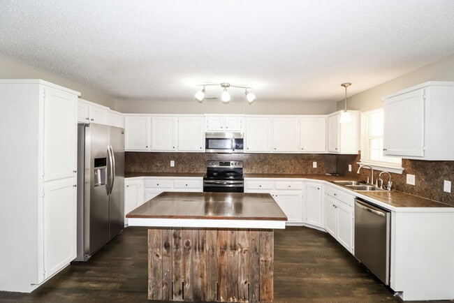 Foto del edificio - 238 Timberlake Dr