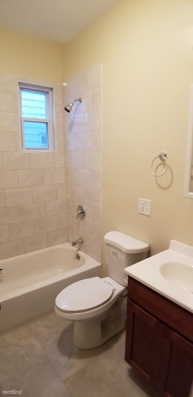 Building Photo - 2 br, 1 bath  - 41 Underwood St Apt 1R