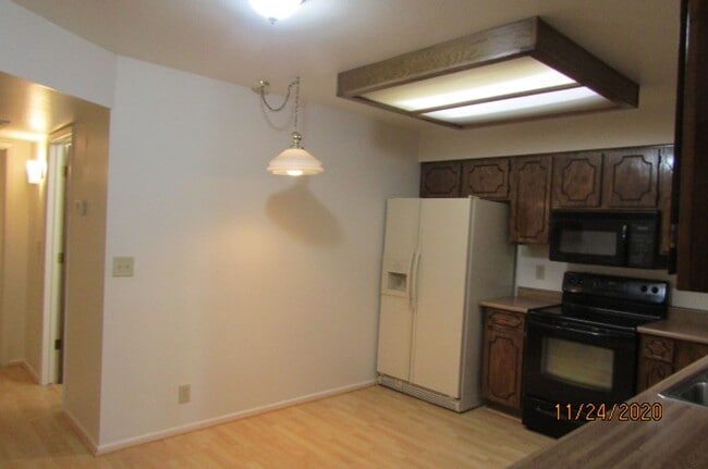 Building Photo - Sunland Village East 55+ Community