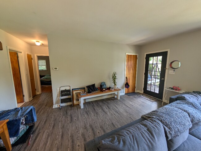 Foto del edificio - 1240 Pinebrook Cir