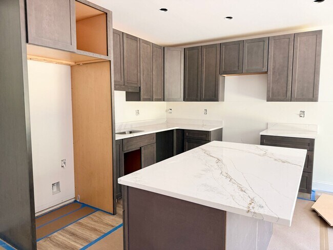 Foto del edificio - Brand New 3 Bedroom Townhouse for Rent