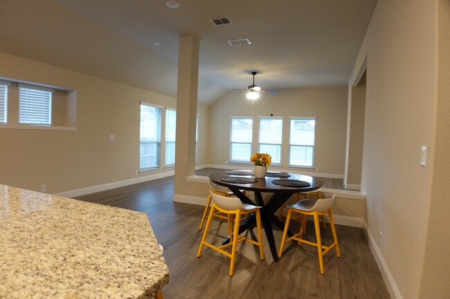 Building Photo - 1206 Glasbury Glen Way