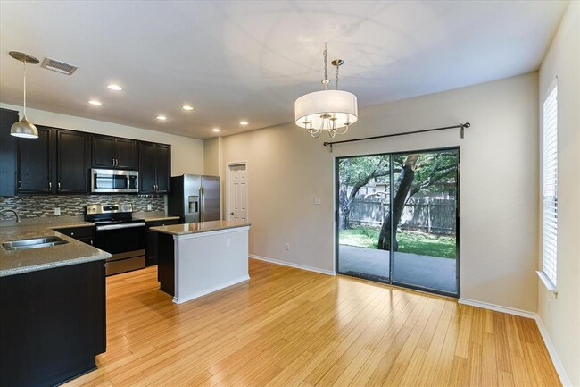 Foto del edificio - 2113 Golden Arrow Ave