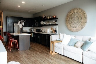 Building Photo - 250 State St