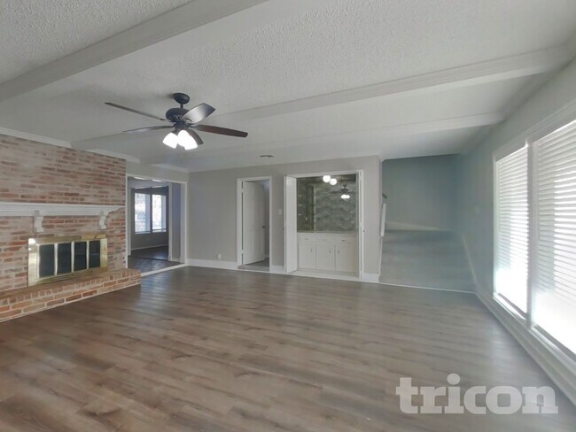 Foto del edificio - 5523 Foresthaven Dr