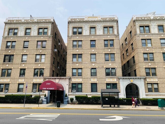 Building Photo - 2787 John F. Kennedy Blvd