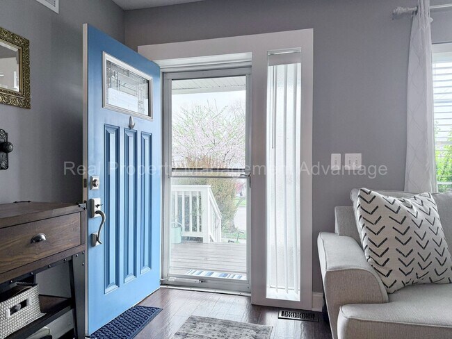 Building Photo - 3 Bed/2.5 Bath - Cape Cod Charm with Modern Comforts Throughout