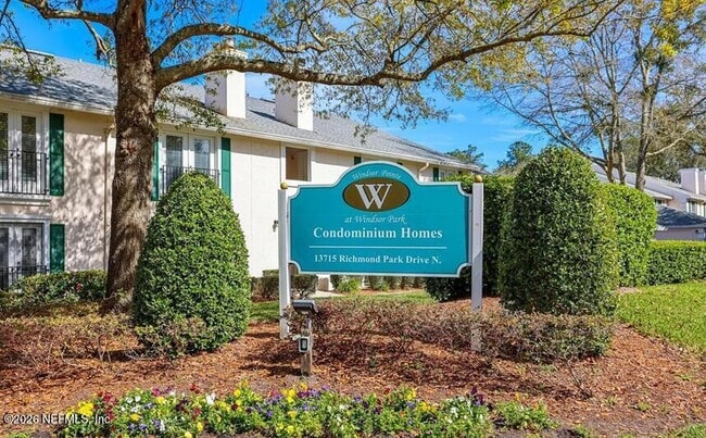 Building Photo - 13715 Richmond Park Dr N