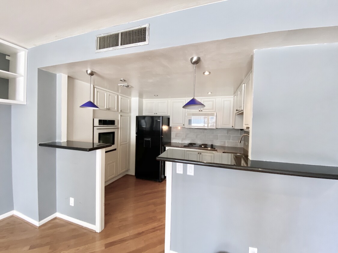 Kitchen - 2016 S Main St
