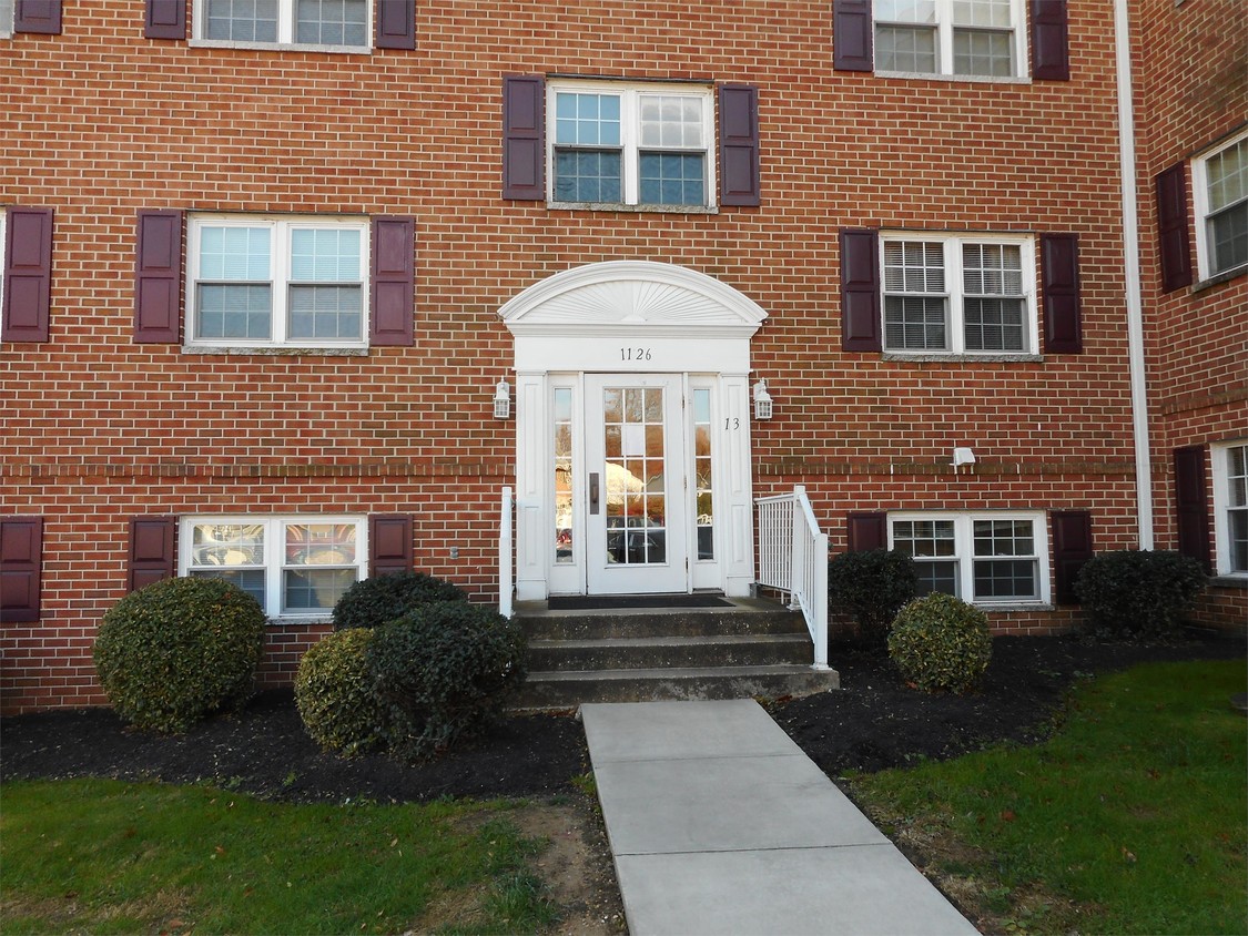 Primary Photo - 1126 Chesapeake Dr