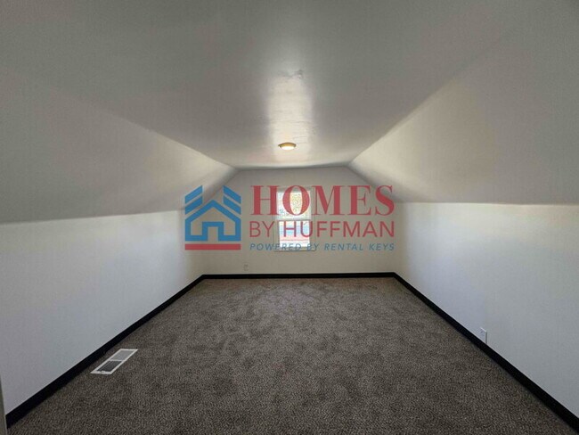 Foto del edificio - Three Bedroom House | Move in Ready