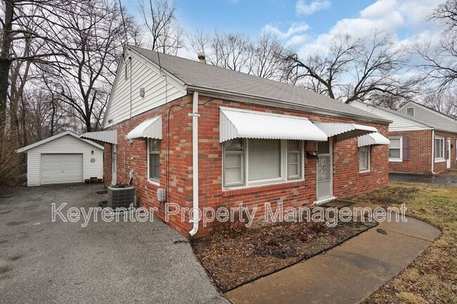 Building Photo - 1045 N New Florissant Rd