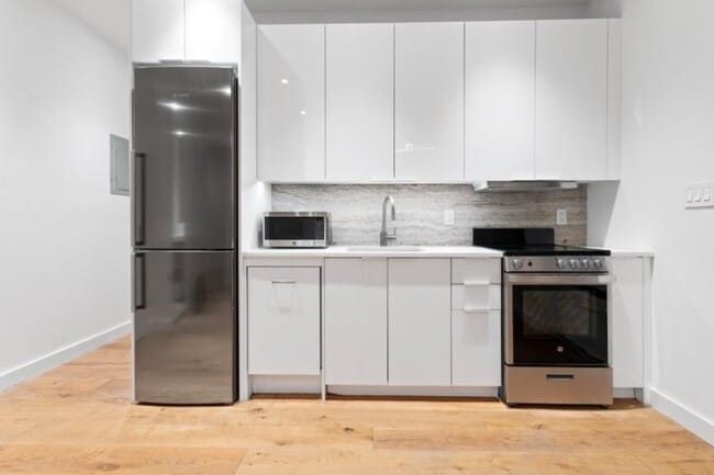 Building Photo - 1 bedroom in New York NY 10011