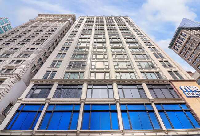 Building Photo - 8 W Monroe St