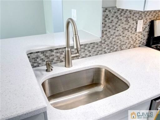 Foto del edificio - 399 Carhart Ct