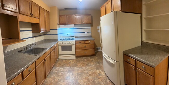 Building Photo - $1,950 / - 1800ft2 - 4BR, 2BA Cute North s...