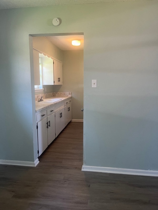 Foto del edificio - 214 E Reagan Ave