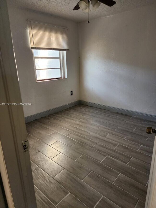 Foto del edificio - 715 NW 7th Ave