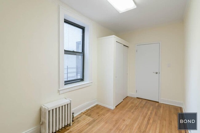 Building Photo - 218 W 72nd St