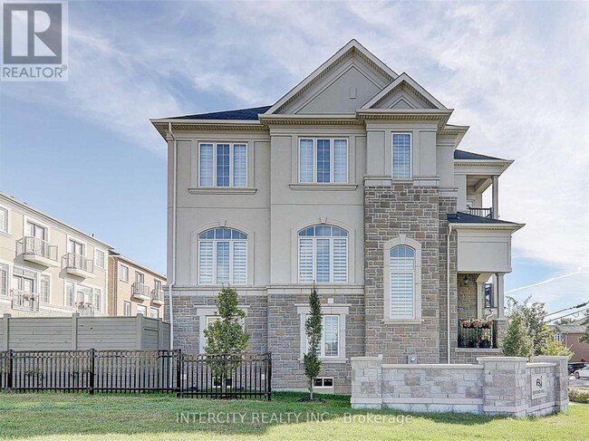 Building Photo - 280 Oxford St