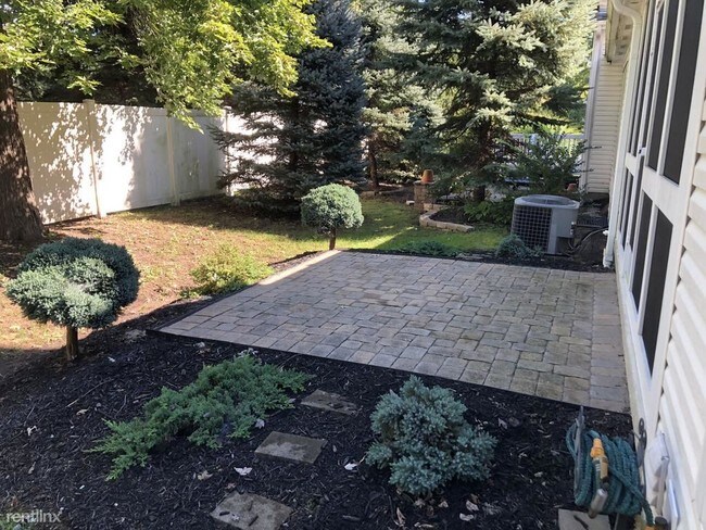 Foto del edificio - 3 br, 3.5 bath Condo - 1235 Shagbark Rd