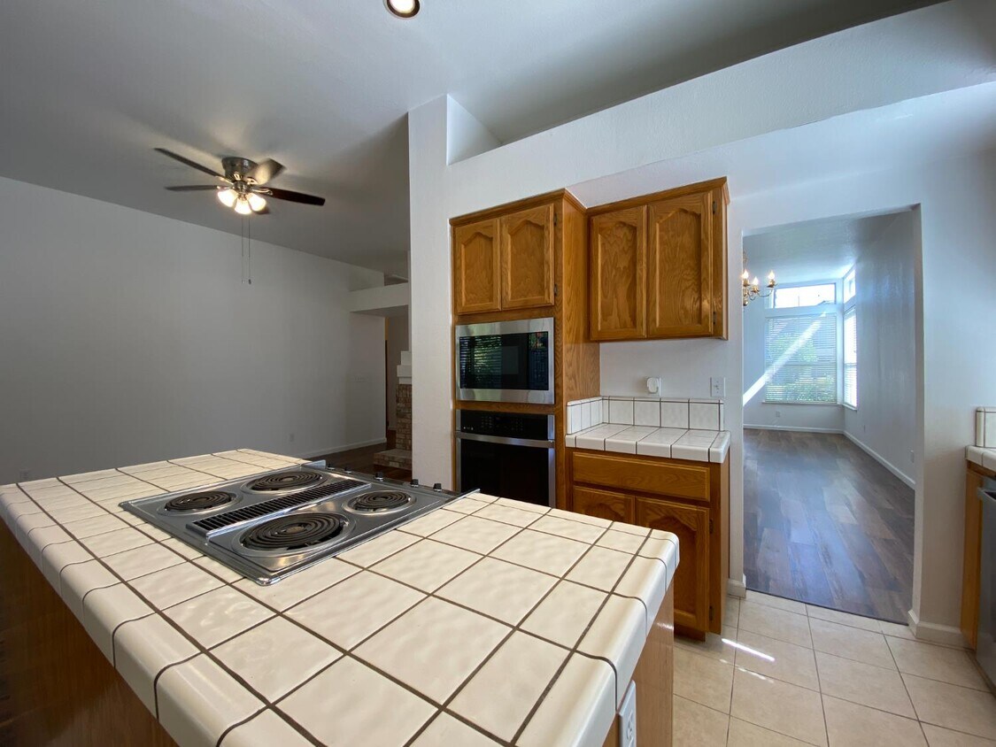 Foto principal - 1372 Chennault Ave