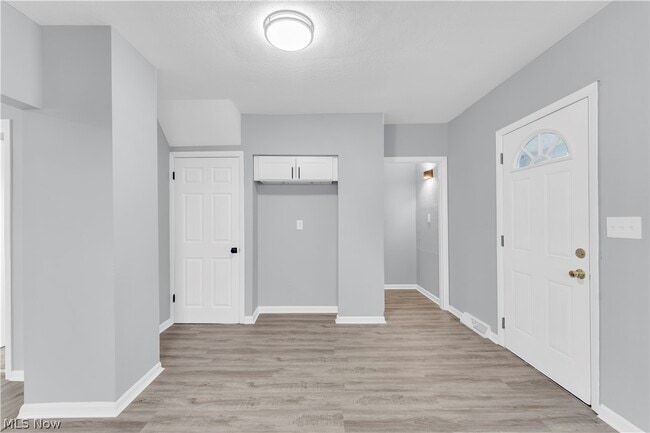 Building Photo - 3203 Ingleside Dr