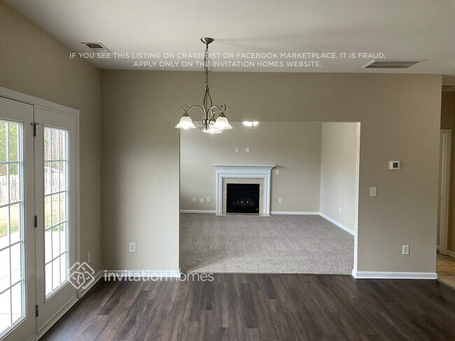 Foto del edificio - 12224 Palomar Dr