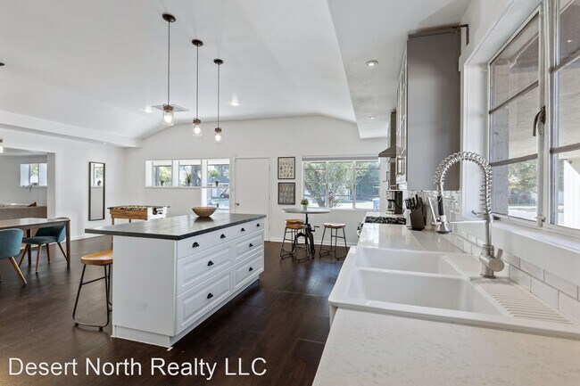 Building Photo - 3 br, 2 bath House - 1320 W ROVEY Avenue